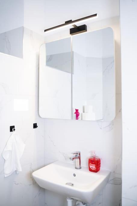Ferienwohnung Zentrale & Ruhige 2 Zimmer - 42M² Wien Exterior foto
