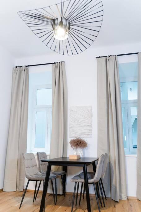 Ferienwohnung Zentrale & Ruhige 2 Zimmer - 42M² Wien Exterior foto